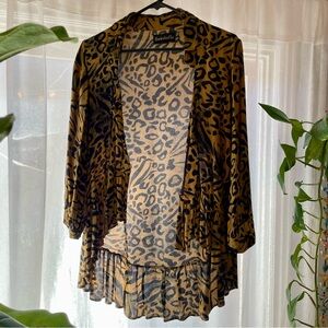 Animal print button front blouse 🦒